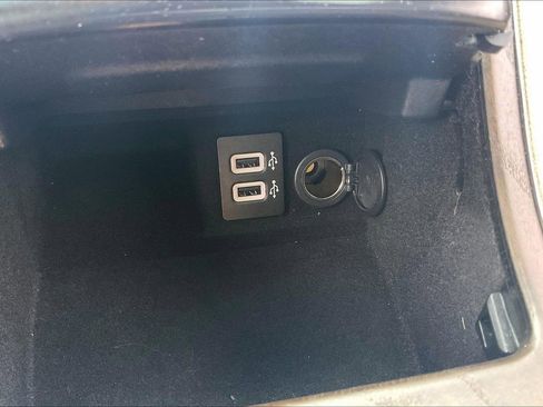 Used 2018 Lincoln Continental Select image 39