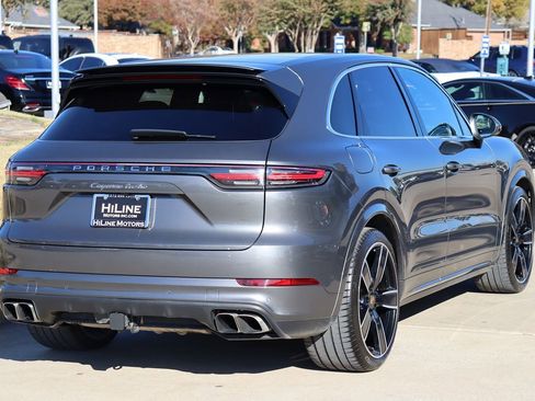 Used 2020 Porsche Cayenne Turbo image 9