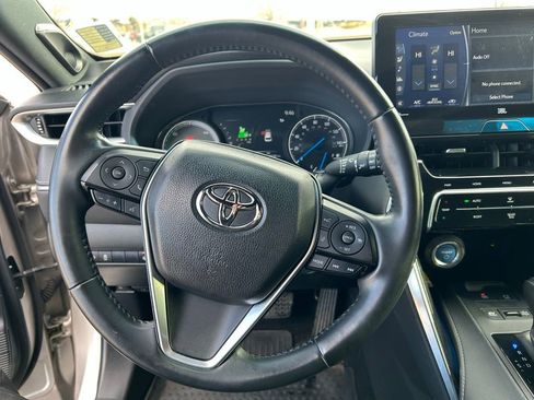 Used 2021 Toyota Venza XLE image 22