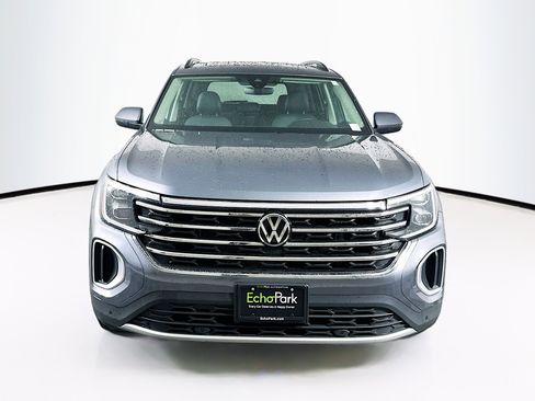 Used 2025 Volkswagen Atlas SE image 2
