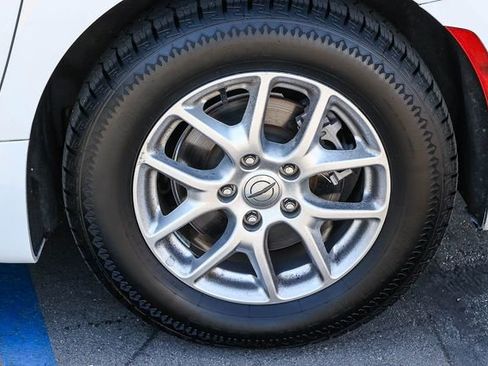 Used 2023 Chrysler Pacifica Touring-L FWD image 8