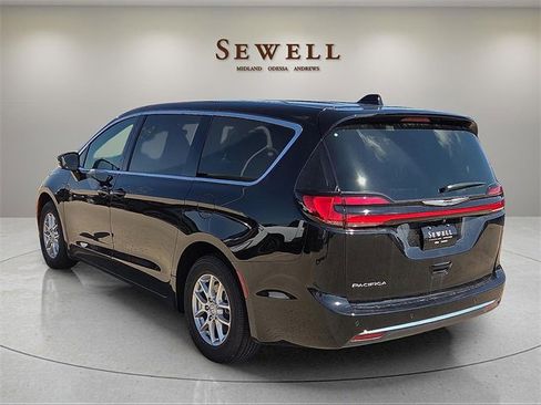 New 2026 Chrysler Pacifica Select image 3