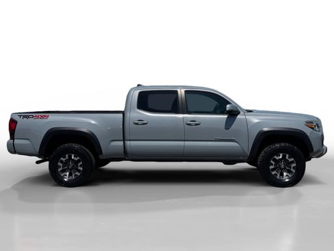 Used 2019 Toyota Tacoma TRD Off-Road w/ Technology Package AWD/4WD image 6