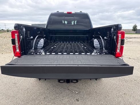 Used 2024 Ford F250 XLT w/ Black Appearance Package AWD/4WD image 9