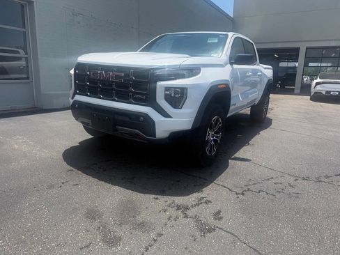 Used 2024 GMC Canyon AT4 w/ AT4 Premium Package AWD/4WD image 4