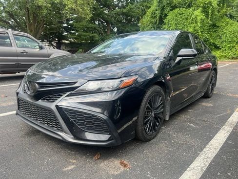 Used 2021 Toyota Camry SE AWD/4WD image 1