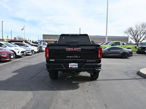 Used 2022 GMC Sierra 2500 Denali w/ Denali Black Diamond Edition image 10