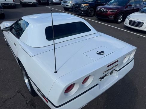 Used 1990 Chevrolet Corvette Convertible RWD image 13