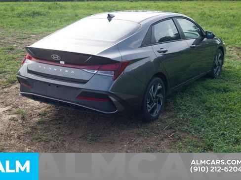 Certified 2025 Hyundai Elantra Sport FWD image 5