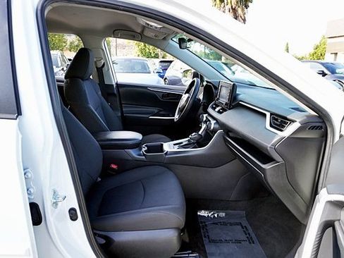Used 2022 Toyota RAV4 LE FWD image 12