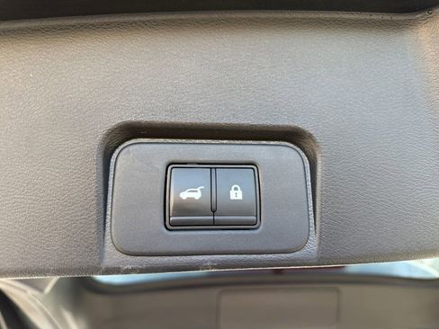 Used 2024 Nissan Rogue SV image 17