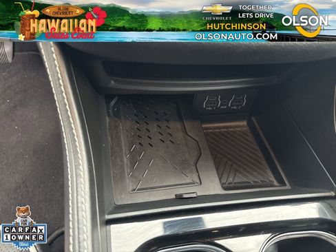 Used 2025 Chrysler Pacifica Limited image 23