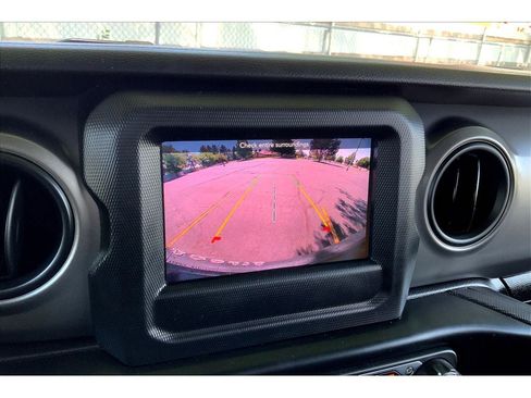 Used 2022 Jeep Wrangler Willys image 21