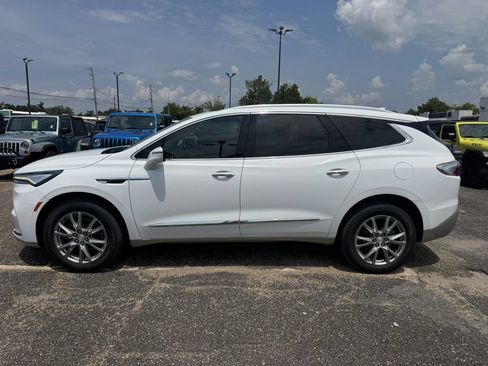 Used 2022 Buick Enclave Essence w/ Experience Buick Package FWD image 4