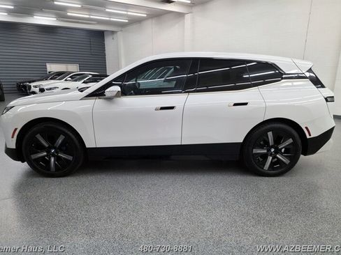 Used 2023 BMW iX xDrive50 w/ Sport Package AWD/4WD image 5