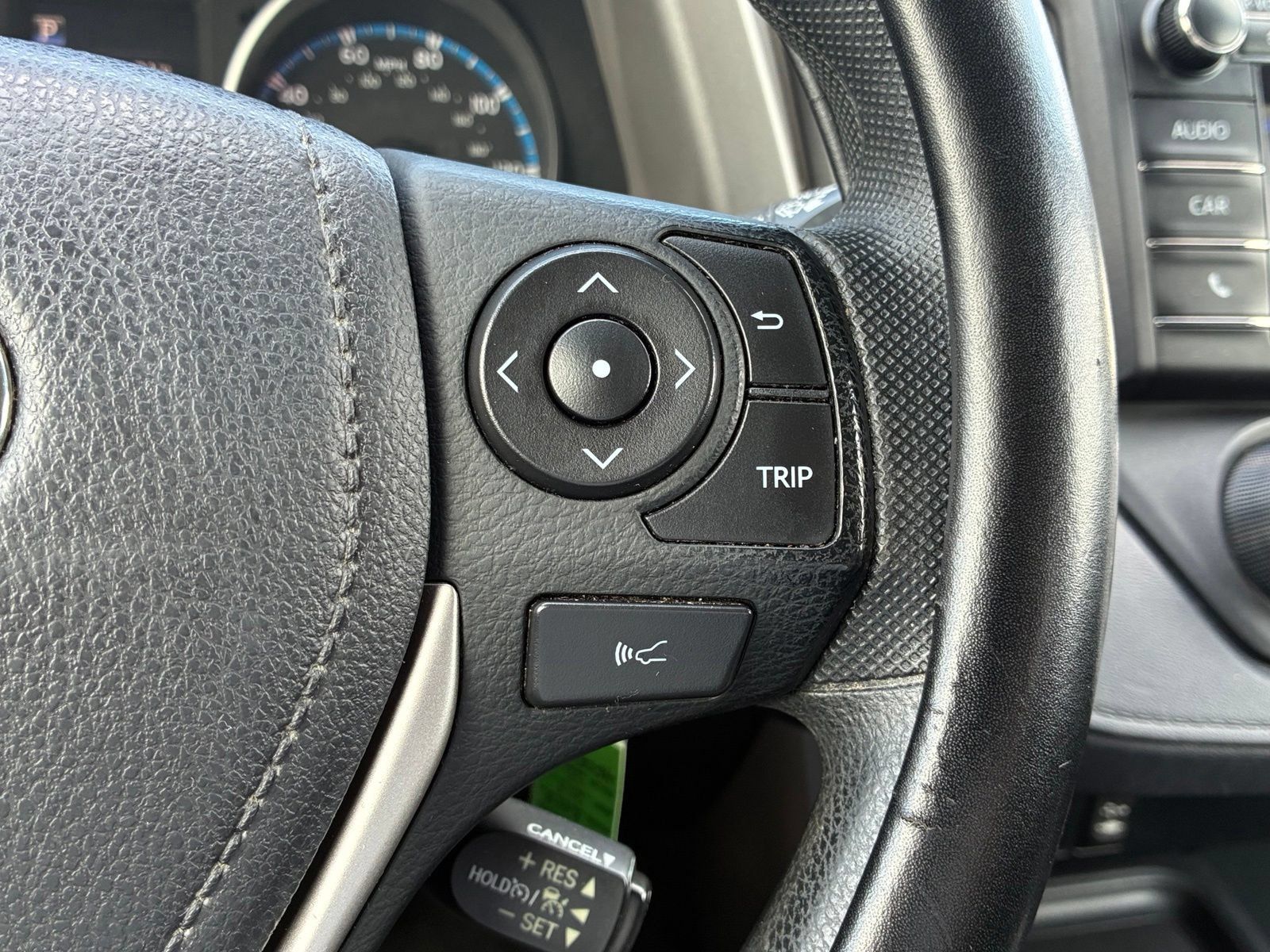 Used 2018 Toyota RAV4 LE FWD image 22