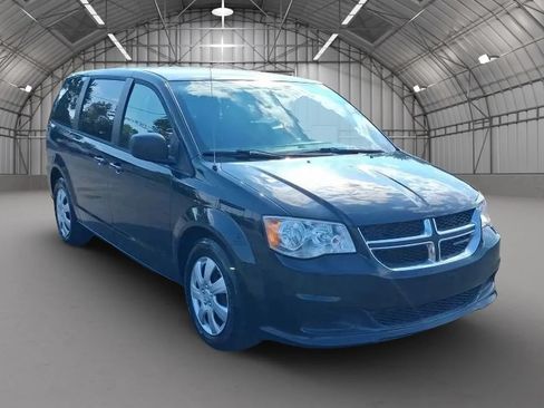 Used 2018 Dodge Grand Caravan SE w/ UConnect Hands-Free Group FWD image 7