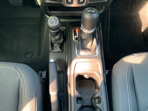 Used 2025 Jeep Wrangler Sport image 45