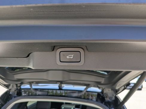 Used 2019 Land Rover Discovery SE AWD/4WD image 13