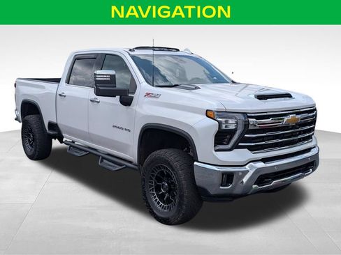 Used 2024 Chevrolet Silverado 2500 LTZ w/ LTZ Convenience Package AWD/4WD image 4