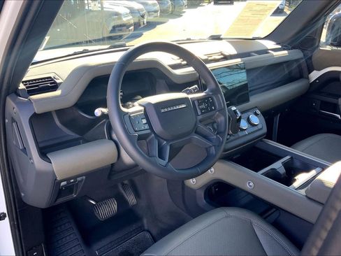 Used 2025 Land Rover Defender 110 X-Dynamic SE AWD/4WD image 17