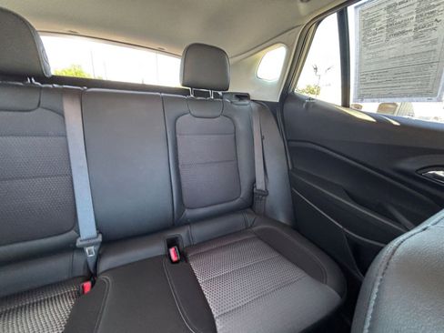 Used 2025 Chevrolet Trax LT FWD image 33