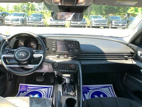 Used 2023 Hyundai Elantra SEL FWD image 19