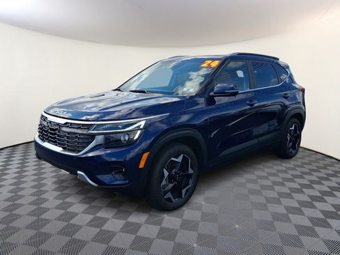 Used 2024 Kia Seltos EX AWD/4WD image 3