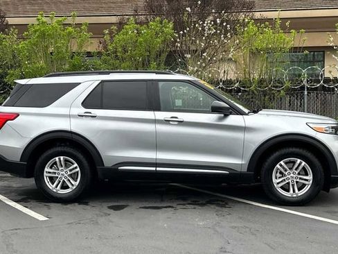 Certified 2023 Ford Explorer XLT w/ Equipment Group 202A image 7