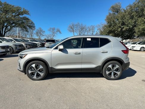 Certified 2025 Volvo XC40 B5 Plus image 3