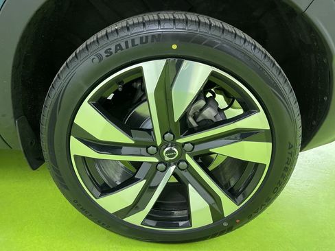 Used 2024 Volvo XC40 B5 Ultimate w/ Protection Package Premier image 15