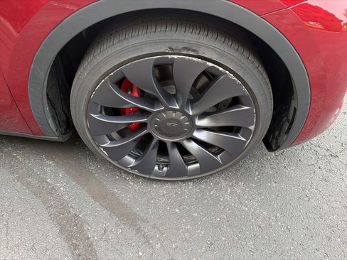 Used 2025 Tesla Model Y Performance AWD/4WD image 12