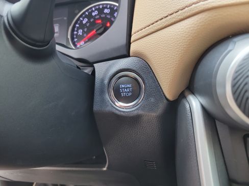 Used 2021 Toyota RAV4 XLE w/ Convenience Package FWD image 19