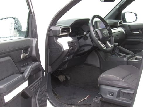 Used 2024 Toyota Tacoma TRD Off-Road image 10