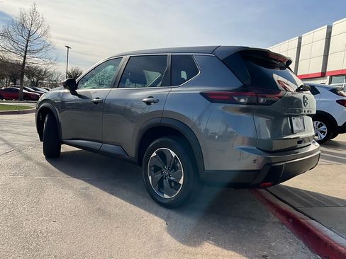 Used 2025 Nissan Rogue SV image 8