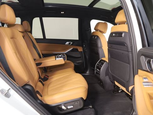 Used 2024 BMW X7 xDrive40i w/ M Sport Package AWD/4WD image 15