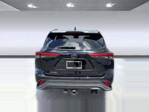 Used 2021 Toyota Highlander XSE FWD image 10