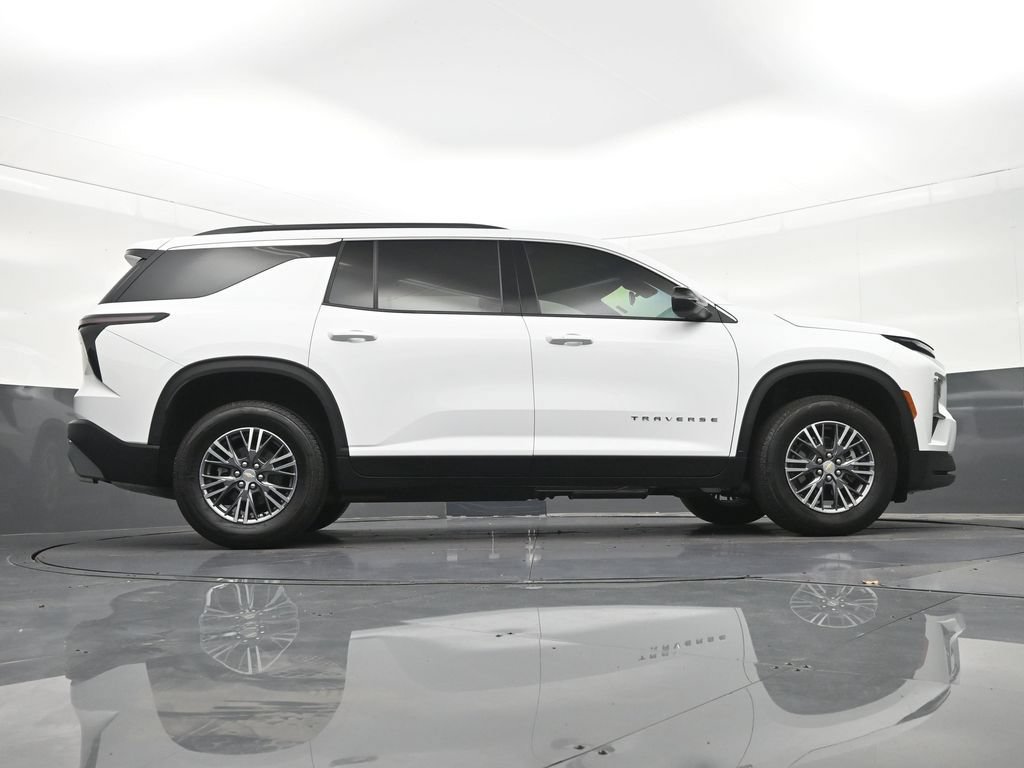 Used 2026 Chevrolet Traverse LT FWD image 30