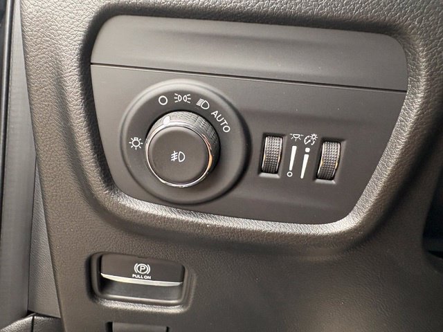 Used 2023 Jeep Grand Cherokee Summit AWD/4WD image 18