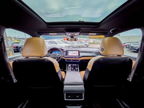 Used 2024 Volkswagen Atlas Cross Sport SEL R-Line image 18