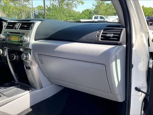 Used 2011 Toyota 4Runner SR5 w/ Convenience Pkg RWD image 16