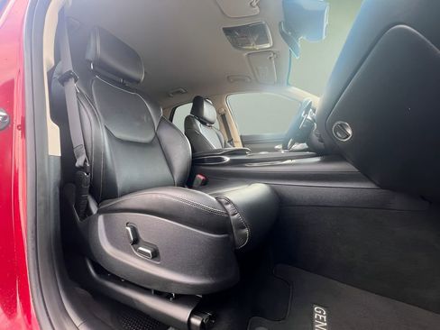 Used 2025 Genesis GV70 2.5T image 23