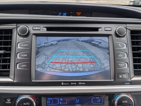 Used 2019 Toyota Highlander XLE image 30