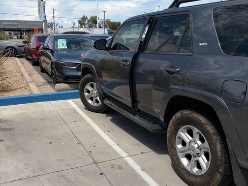 Used 2021 Toyota 4Runner SR5 Premium w/ Moonroof Package AWD/4WD image 17