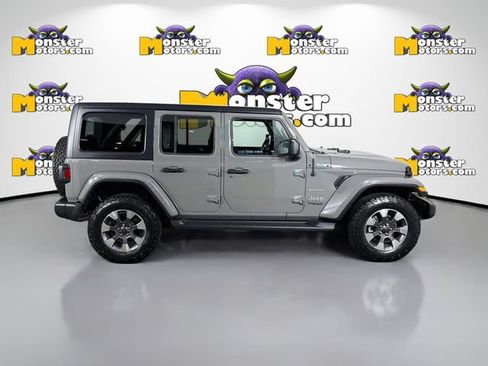 Used 2022 Jeep Wrangler Unlimited Sahara w/ Cold Weather Group AWD/4WD image 4