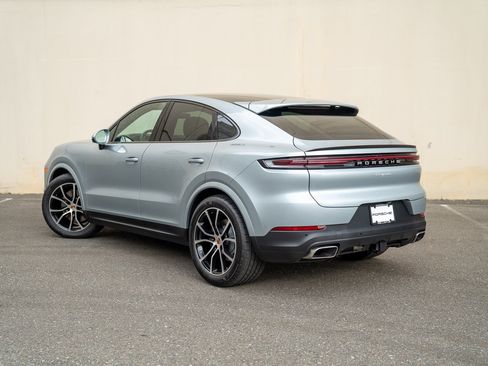 Certified 2025 Porsche Cayenne Coupe AWD/4WD image 3