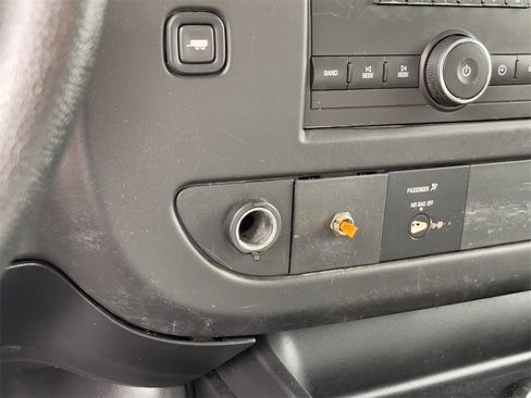 Used 2010 Chevrolet Express 2500 image 25