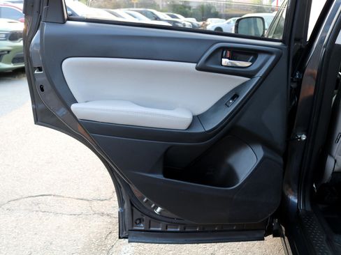 Used 2014 Subaru Forester 2.5i Limited image 27