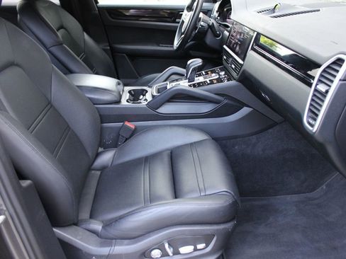 Used 2019 Porsche Cayenne S AWD/4WD image 22