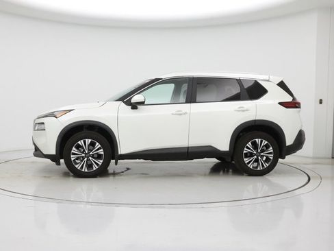 Used 2023 Nissan Rogue SV image 2